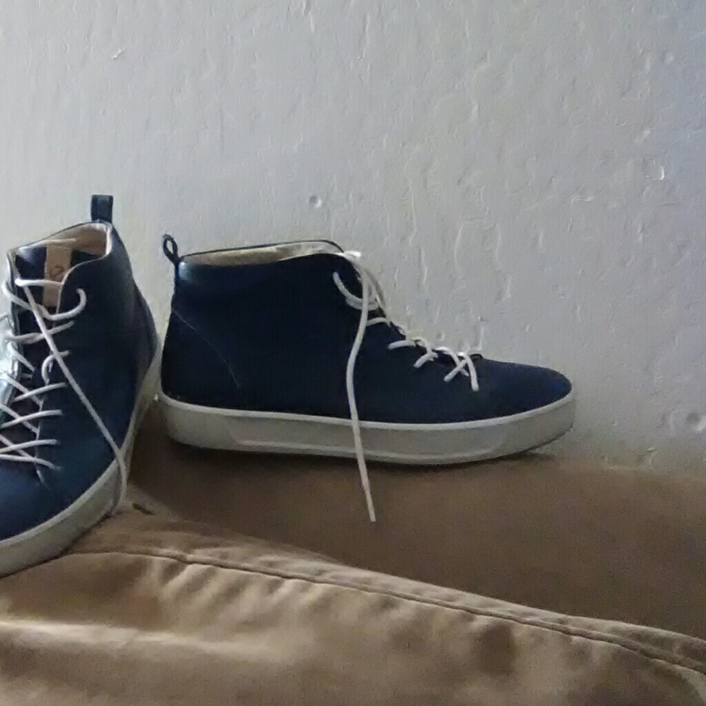 Blue - Picture 2 of 2